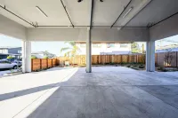2BR, 2bth King-sized haven!