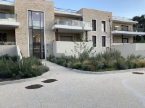 BEL Appartement Avec Terrasse Dans Residence Recente DE Standing Hotels in Saint-Mandrier-sur-Mer