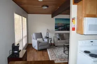 ARCATA ONE BEDROOM- stay near and downtown CalPoly Humboldt - a 13-min stroll