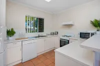 Tropic Towers: Cairns City Family Apartment
