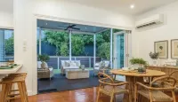Luxury Queensland Awaits! Sleeps 8, 3 car parks