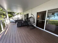 Absolutely Lakeside House, quiet and peace Hotels near Wyong Swimming Pool