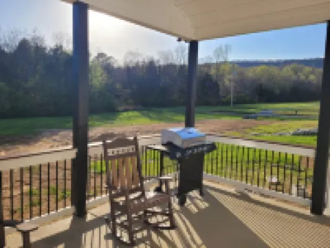 Cozy Country Retreat with Patio and BBQ Hotels in Rhea County