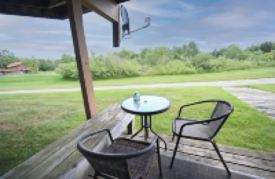 Schuss Village=Cozy Condo, Sleeps 4.  Close to Lakes, Golf, Pools, Boat Parking