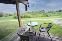 New rental! COZY condo, sleeps 4.  Close to LAKES, golf, pools, boat parking