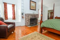 Mountainside Estate. Private Indoor Pool, Near Ragged Mtn Sunapee, Sleeps 28