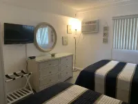 *NEW Kitchen” <br>Welcome to our SEA-Renity on the beach Отели рядом с достопримечательностью «Парк Сансет Лейк»