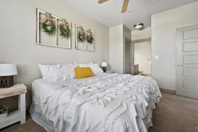 New-home suite home+fireplace+ski+hot tub+21 mi. to SLC Hotels near Peek-a-Boo Park