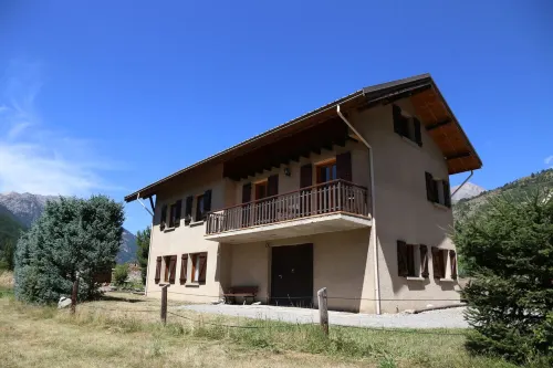 Serre Chevalier 100 M2 CHALET NEAR SKIING