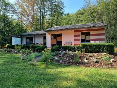 Vacation home Rehblick, directly in nature, with reading room and 2 terraces Отели рядом с достопримечательностью «Schloss Reinhardsbrunn»