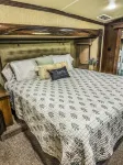 Luxe Farm-Stay w/ private animal sanctuary~10 min from city!
