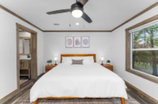 Lost Pines Cabin - 15 Acres, Dog Friendly, Hiking, Campfires, Bastrop, Cota, BBQ