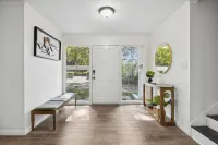 Modern 3-bedroom house walking distance from UF stadium!