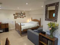 Private Suite near Bradford on Avon town center Hoteles cerca de Wiltshire Music Centre