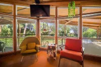 Perfect for multi-generational living, pool home, pet-friendly, 10 mins to DTSP