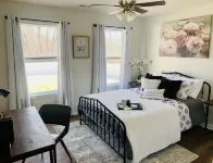 Cozy & Quiet Ranch Home with Private Fenced Yard just Minutes to Cincinnati Hotels in Hebron