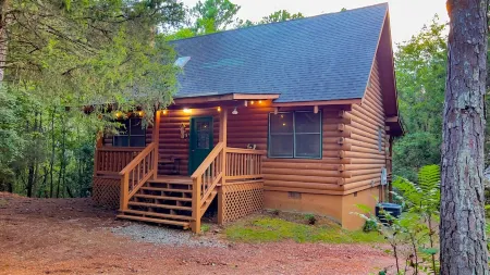 Visit Callaway's Fantasy in Lights with us at Pike's Peak - Wifi and Hot Tub!