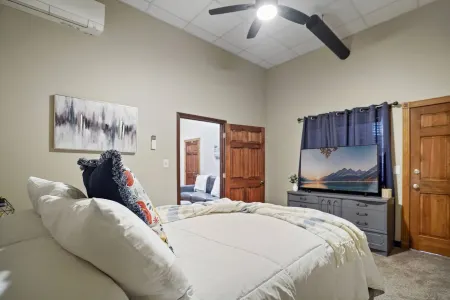 The Fox Loft 200 Отели в г. Топика