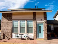 A sweet stay on Cherrywood Square Hotels in Canyon