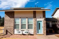 A sweet stay on Cherrywood Square Hotels in Canyon