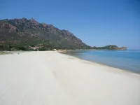 Exceptional 240-m² villa for 9 people direct access to the beach, swimming pool Hotels in Tertenia