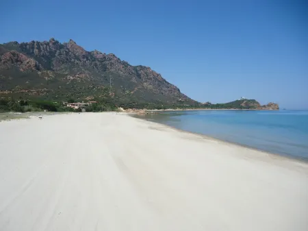 Exceptional 240-m² villa for 9 people direct access to the beach, swimming pool