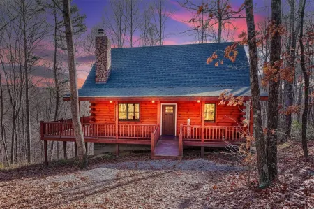 Memory Ridge Retreat, Sleeps 8, Walking Distance to Old Man's Cave