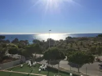 Fine apartment by the sea, beach, nice and quiet yet close to Center