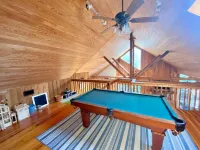 Luxury Mountain Escape Golf Hiking  Waterfalls  3Br Cabin w/ Hot Tub,