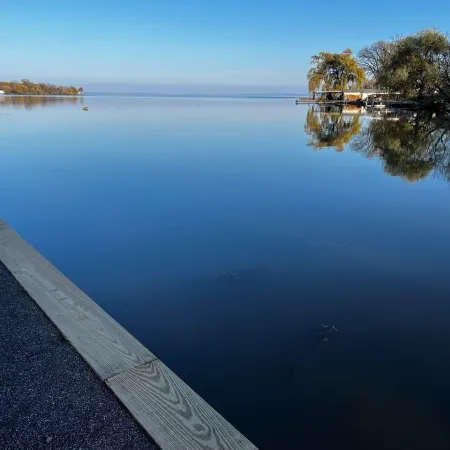 Waterfront Lake House, Kayaks and Large Yard
