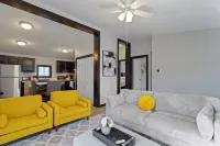 5 mins to Grand Park, 15 mins to Ruoff, pet-friendly, peaceful environment!