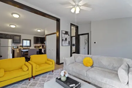 5 mins to Grand Park, 15 mins to Ruoff, pet-friendly, peaceful environment!