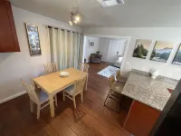 Spruce Cottage Bright 3 Bedroom 2 Bath near Henderson Center. Master suite.