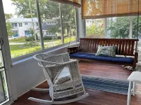Spacious 5 Bedroom House On Double Lot In Lakeside One Block From The Lake! Hotele w: Marblehead
