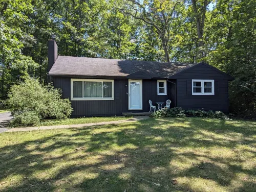 2 Bedroom, Sleeps 8-10, close to Penn State, Stadium and Downtown! HOT TUB! Hotels in State College