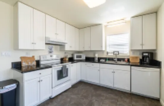 Lakeside house with access to dunes, lakes, and the ocean! 萊克賽德酒店