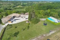 Gîte Fermette spacious cozy French farmhouse Plan d'eau de Montcuq 주변 호텔