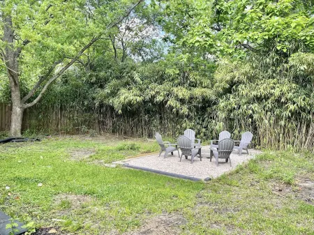 Historically Hip on Hale-3 Kings, Walkable to shops, 3 minutes to Duke