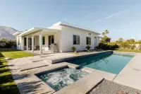 Palm Springs View Paradise with Large Pool and SPA.