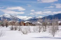 Equipped family-sized ski chalet in Driggs, ID a short drive to Grand Targhee.