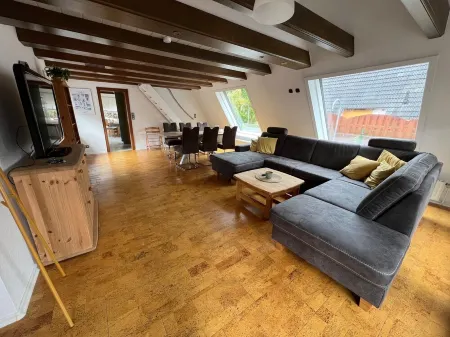 Familienfreundliches Domizil am Großen Meer mit Stangenofen. Haustierfreundlich! Отели в г. Зюдброкмерланд