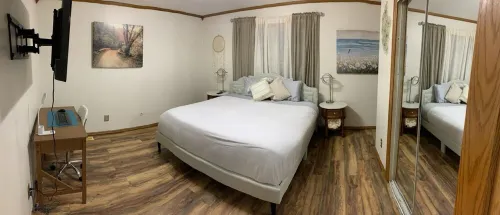 3.5 miles to Lake Michigan, Blue Chip Casino, Lighthouse Outlet Mall.