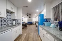 Biltmore Bungalows Triplex 6Br/6BA w/Heated Pool, Carports, 9 Smart TVs, 3 W/Ds - مسبح خاص