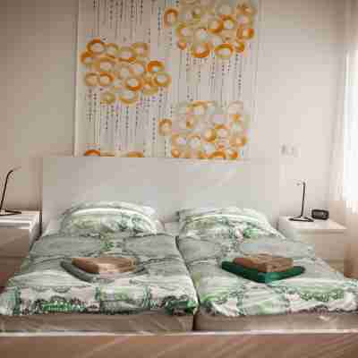 PS2: Bright, renovated old apartment in a district in the south of Trier Rooms
