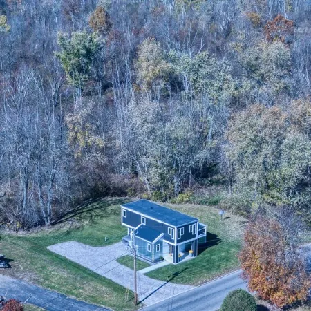 Modern Amish Country Home, close to Berlin, Millersburg, Wooster, Loudenville.
