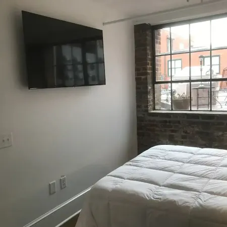 Walkable Downtown Salisbury Fully Furnished Apt.