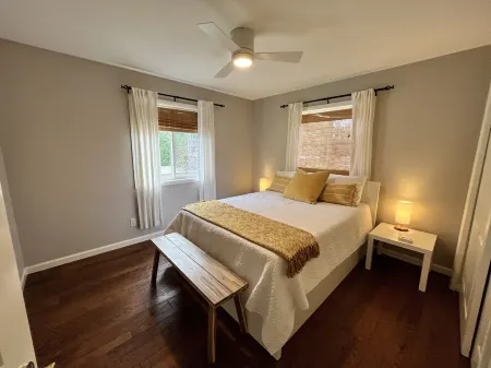 This House Got RIZZ - Recently Renovated Lake Thompson Canal Home