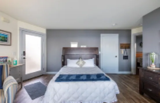 Oceanfront Home, Lighthouse, Beach Access, Spectacular Sunsets, Newly Remodeled