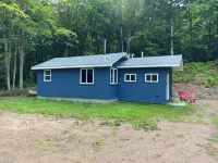 Cozy little cabin in the woods. 2 minutes away from Brule Lake boat landing!