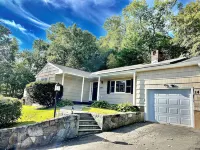 3-bedroom Candlewood Lakeside house